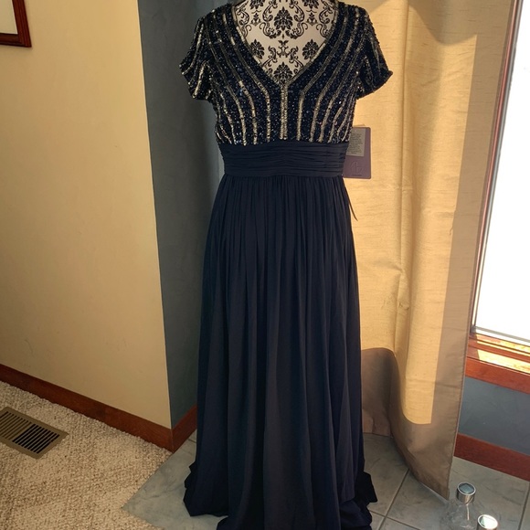NWT Mother of the Bride beaded cap sleeve Navy Gown - Picture 2 of 15